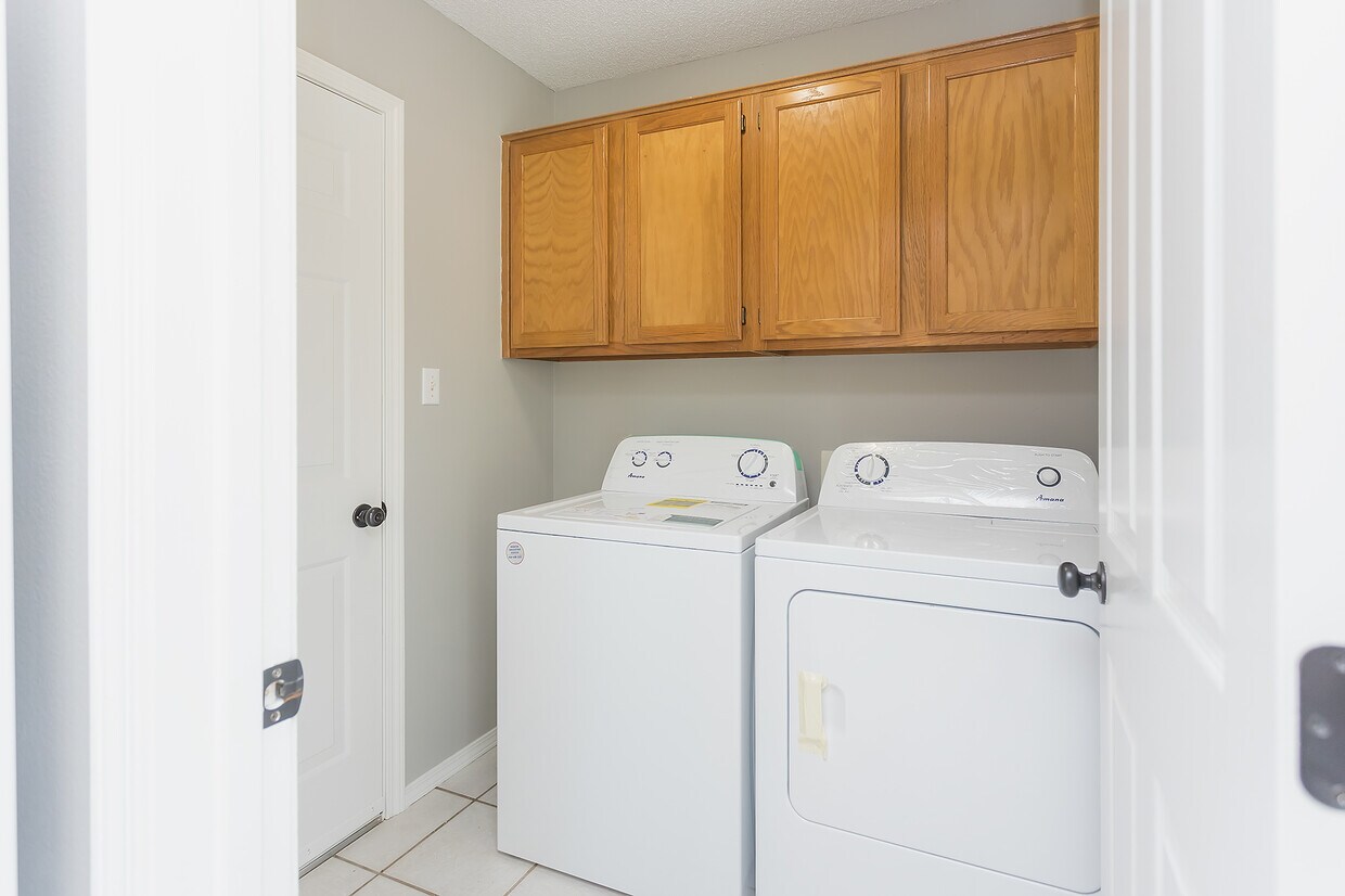 Foto principal - 6299 W El Paso Dr