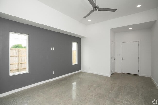 Building Photo - 712 Onyx Dr