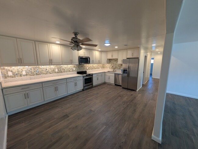 Foto del edificio - 8024 Tone Ln