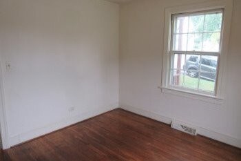 Bedroom - 913 Montrose Ave