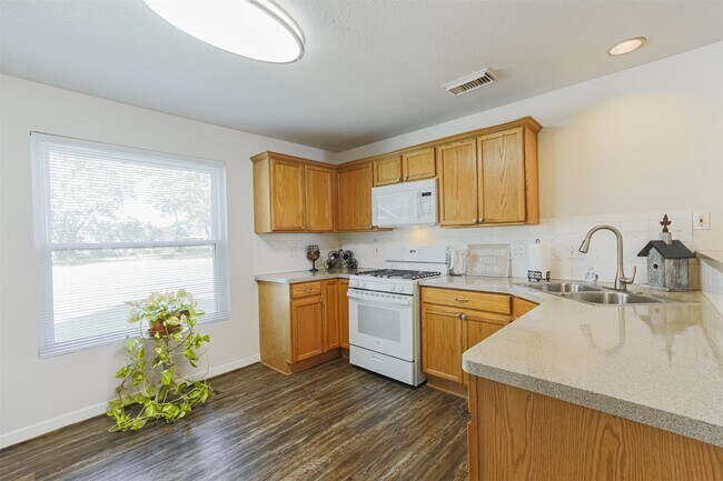Foto del edificio - 4610 Joyce Blvd