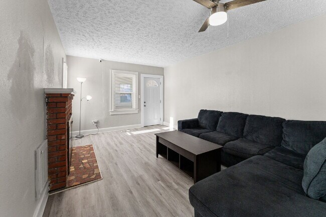 Foto del edificio - 254 Pocahontas Pl