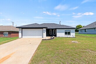 Building Photo - 2703 Fieldstone Dr