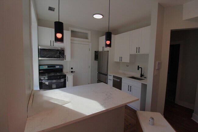 Foto del edificio - 956 N Winchester Ave