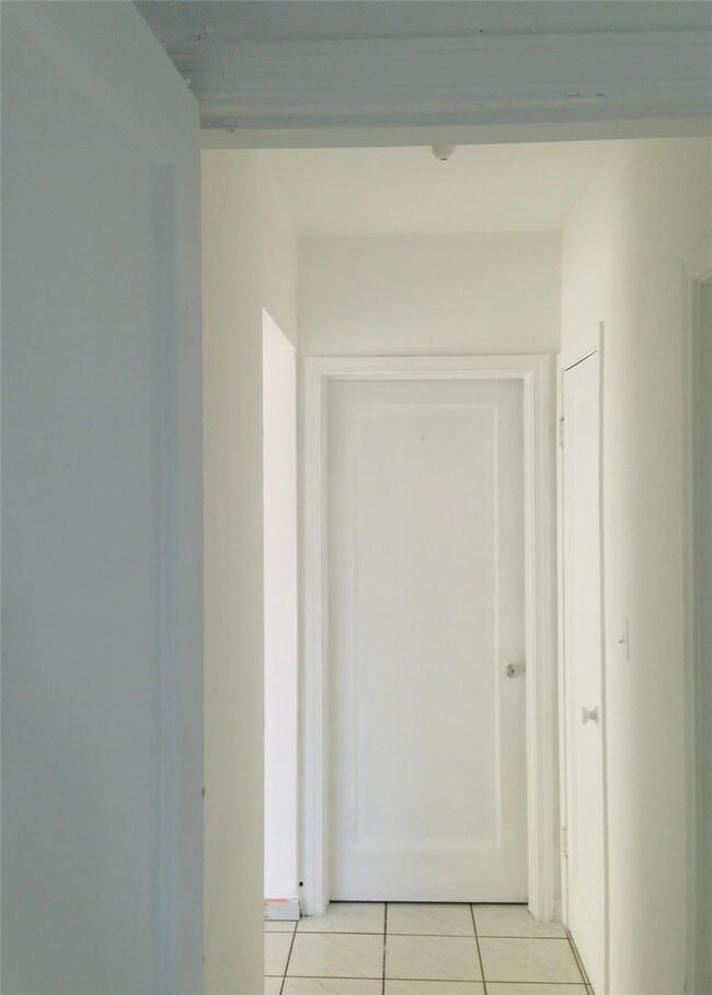 Building Photo - 631 SW 11th St