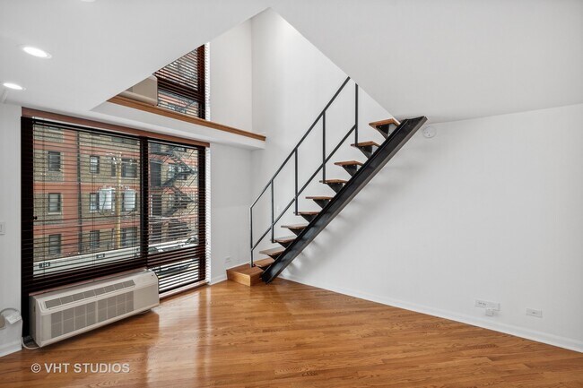 Building Photo - 1221 N Dearborn St