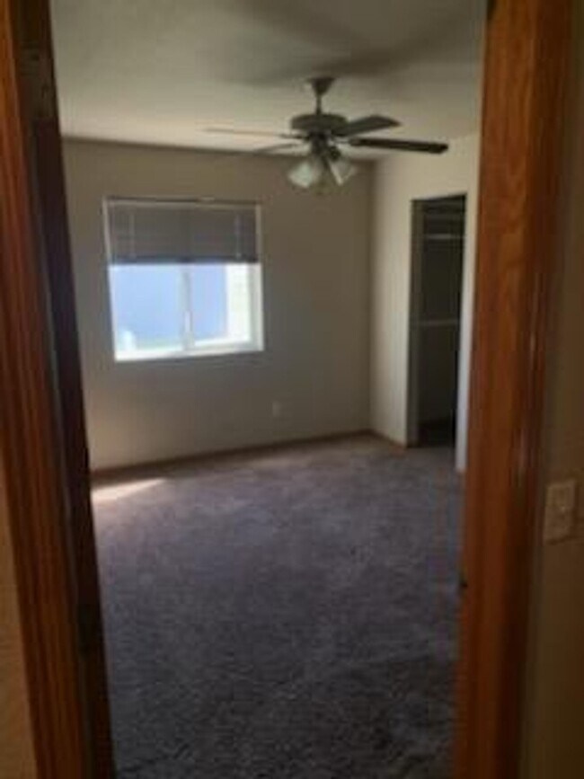 Foto del edificio - $1700 - 3 Bedroom, 2 Bathroom Townhome - Garage and Large Yard!