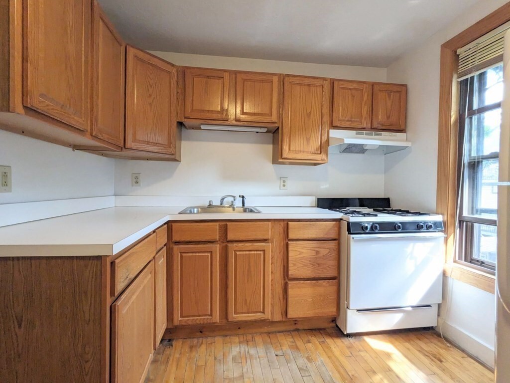 Primary Photo - 192 W 5th St