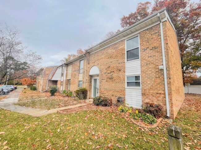 Foto del edificio - 5000 Dunderdale Ct