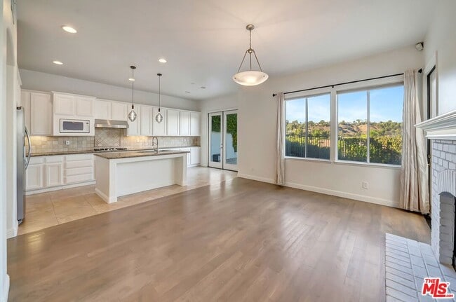 Foto del edificio - 24819 Cll Cedro