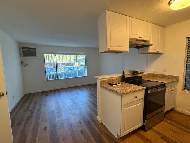 Building Photo - One Bedroom Condo In Fairway West Condomin...