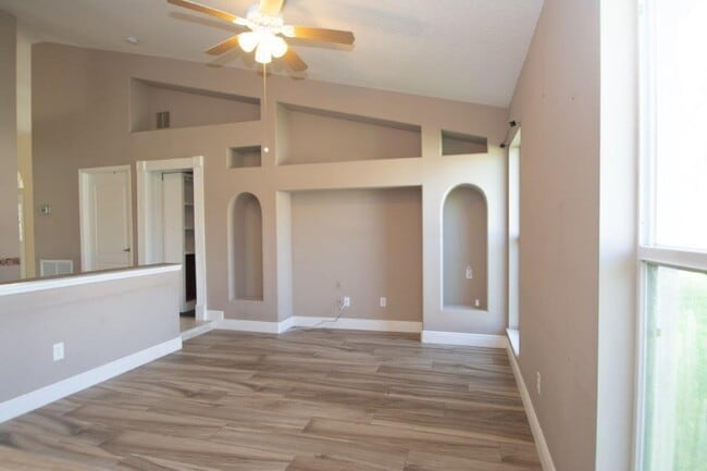 Building Photo - 1509 SW Crater Ave