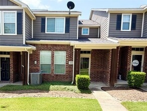 Building Photo - 2224 Stonepark Pl