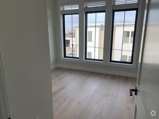 Building Photo - 157 Everett St