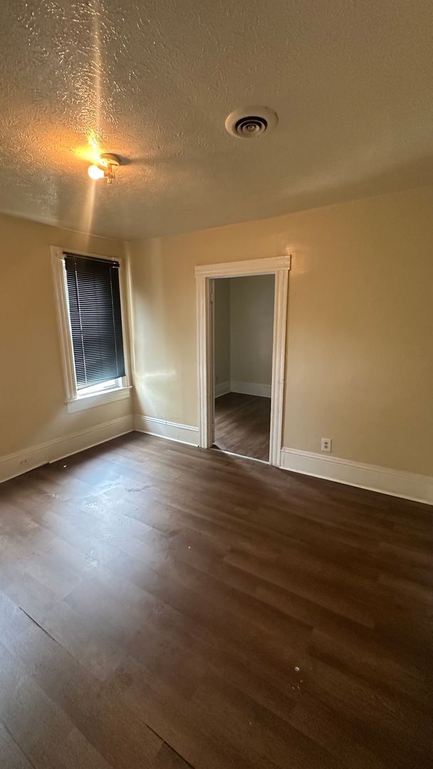 Foto del edificio - 77th,E.1142