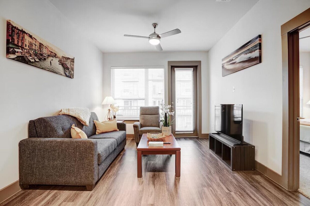 Foto principal - 120 W CityLine Dr