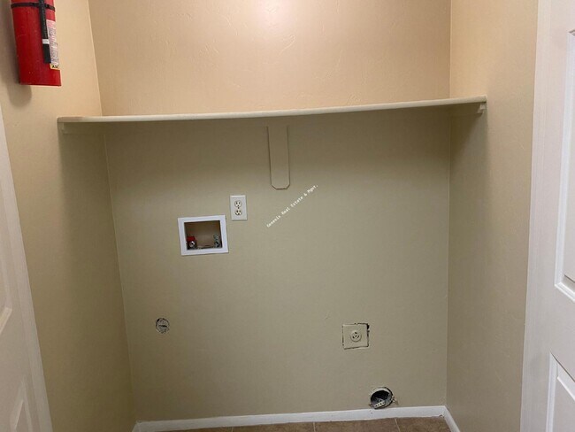Foto del edificio - 3 bedroom 2 bath Townhouse