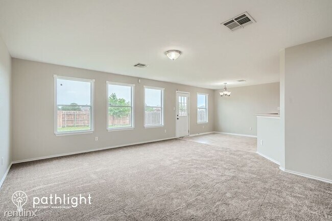 Foto del edificio - 5 br, 3 bath House - 102 Blackman Tr UNIT