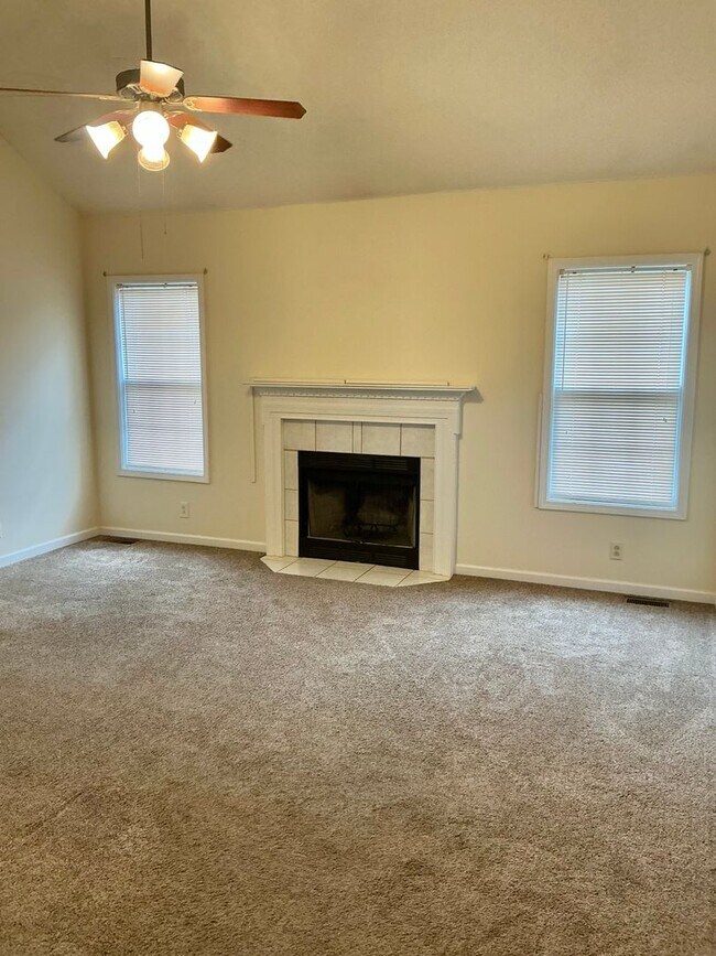 Foto del edificio - 3787 Man O War Blvd