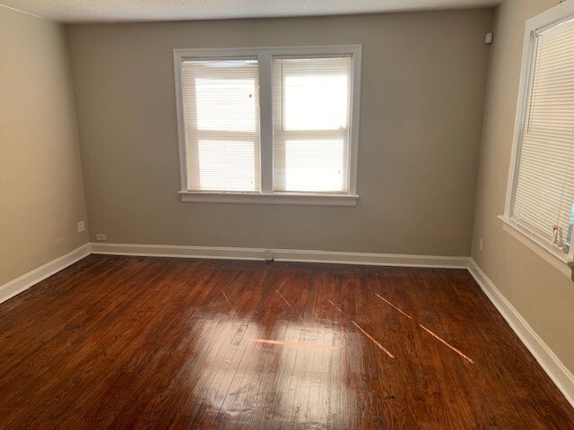 Building Photo - NEWLY REMODELED HOME!