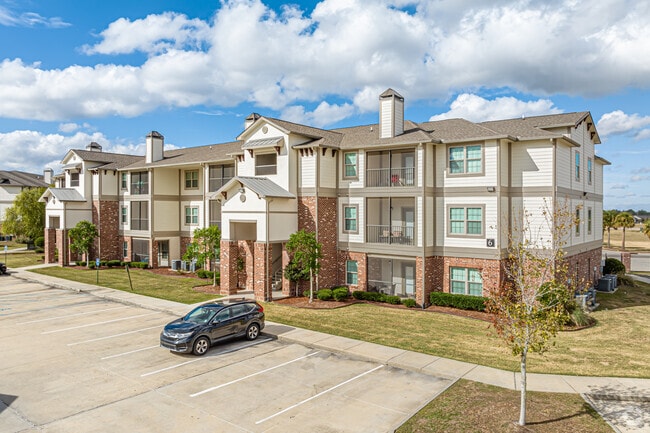 Building Photo - Cameron Isles Apartment Homes