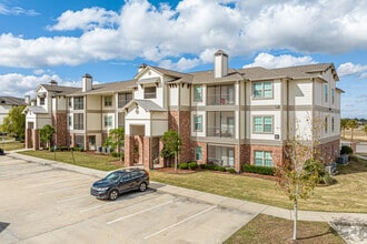Building Photo - Cameron Isles Apartment Homes