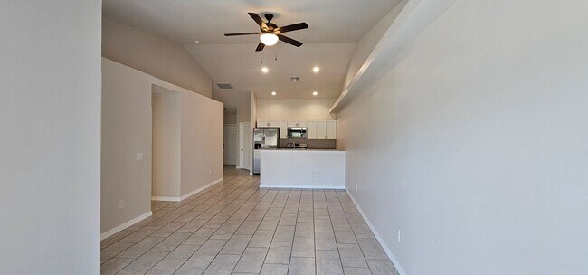 Foto del edificio - Charming 3 Bedroom, 2 Bathroom Duplex  – Available Now!