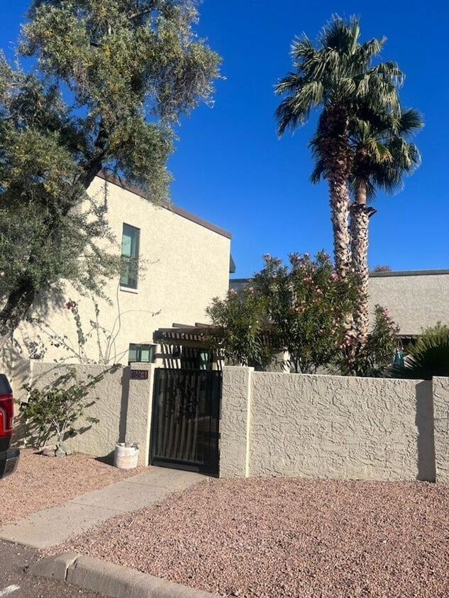 Foto principal - 8645 S 51st St