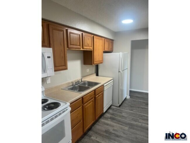 Foto del edificio - Top floor three bedroom condo!