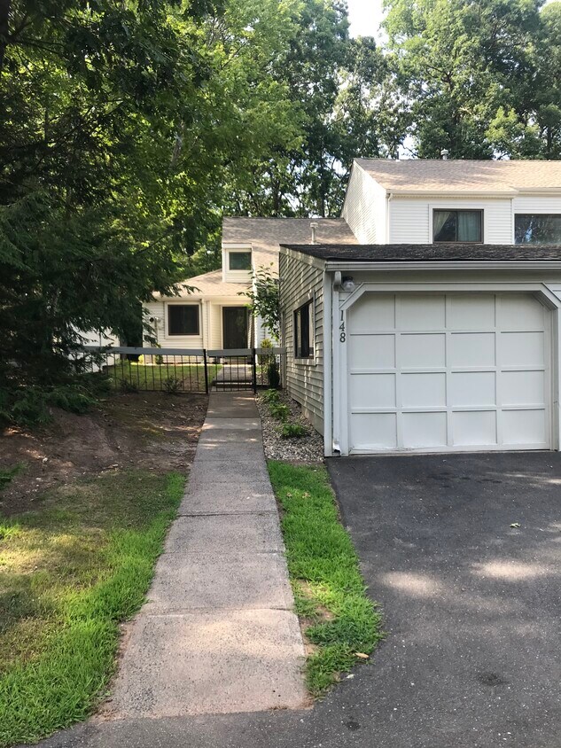148 Farmington Chase Crescent, Farmington, CT 06032 Townhome Rentals