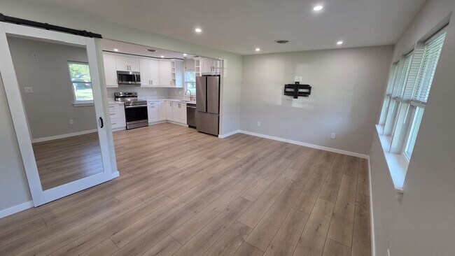 Foto del edificio - 413 Hickory Ln