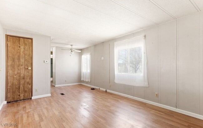 Foto del edificio - 1240 S Comstock Cir