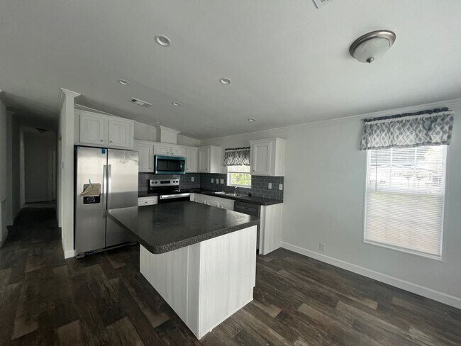 Foto del edificio - 587 Leopard Ln