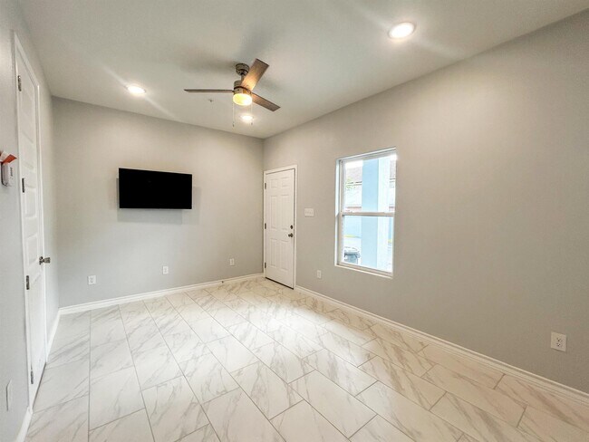 Foto del edificio - 615 E Lane St