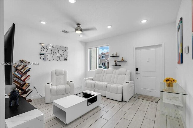 Foto del edificio - 1042 SE 23rd Terrace
