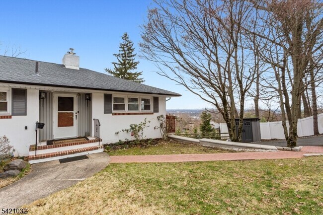 Foto del edificio - 145 Highview Terrace