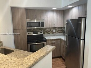 Building Photo - 565 Vista Isles Dr