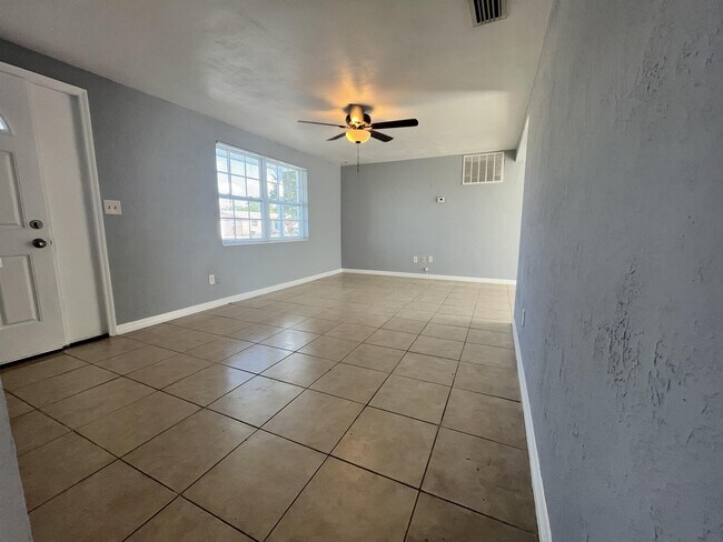 Building Photo - 3415 Thorny Ridge Dr