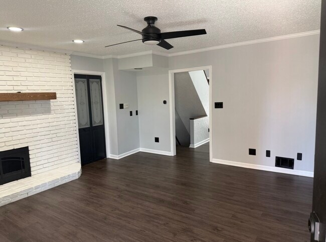 Foto del edificio - 119 Cloverhill Rd