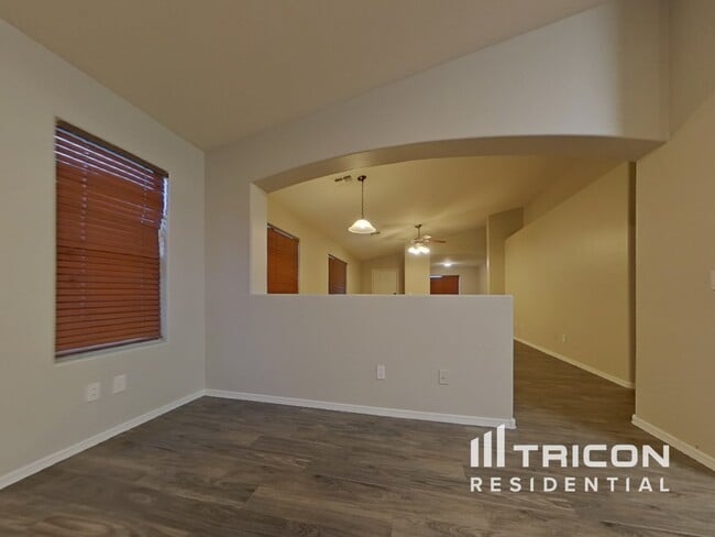 Foto del edificio - 25862 W Whyman St