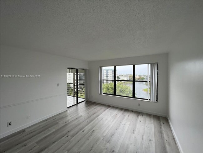 Building Photo - 2309 S Cypress Bend Dr