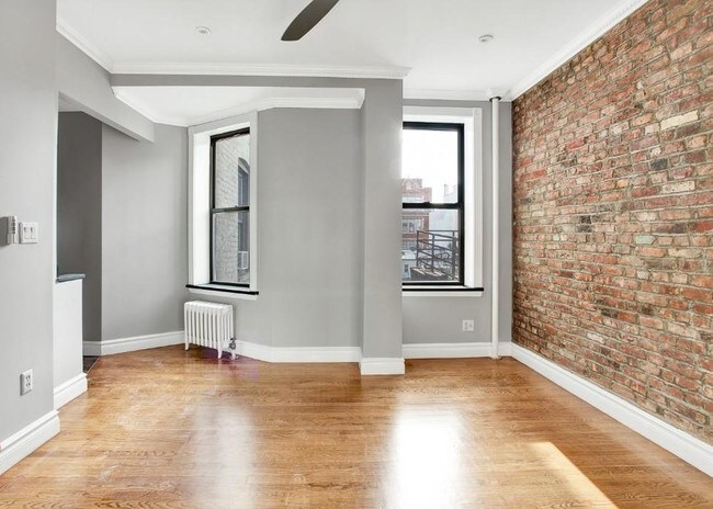 Building Photo - 429 E 13th Street