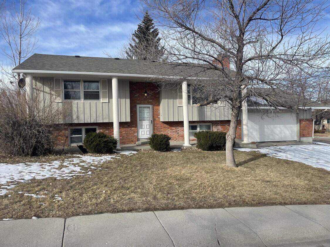 Primary Photo - 860 Sussex