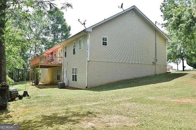 Building Photo - 451 Stark St