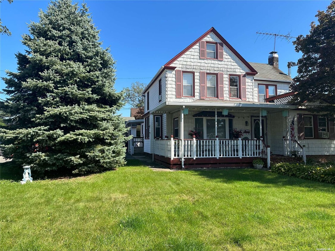 Primary Photo - 247 Railroad Ave
