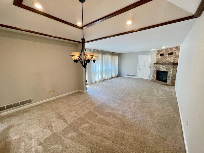 Foto del edificio - Beautifully Updated 3-Bed, 3-Bath Townhome...