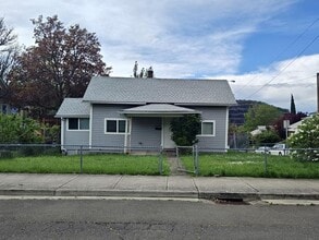 Building Photo - 1206 SE Jackson St