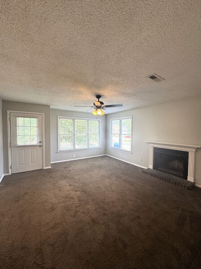 Foto del edificio - Available For Immediate Move-In!
