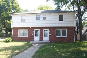 Building Photo - 912 Grand Ave