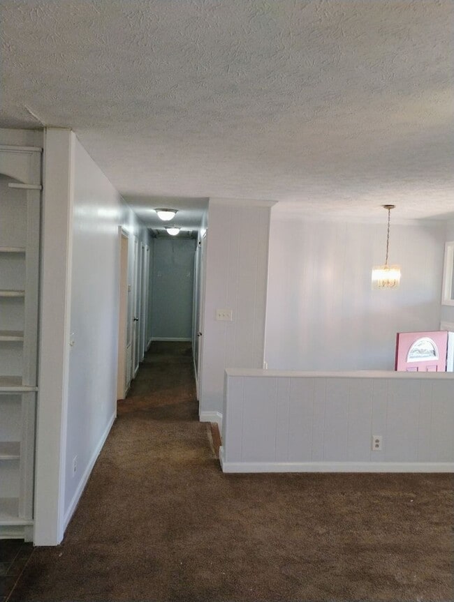 Building Photo - Large 4 Bedroom Home w/Basement! Convenien...